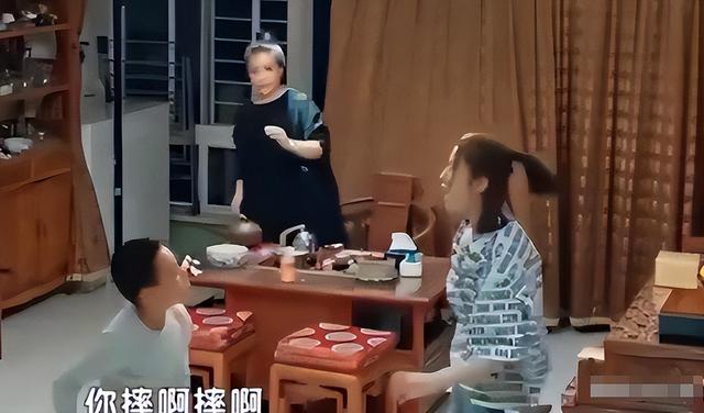 辽宁16岁巨婴刘思琦：吃饭靠人喂，每天花销过万，如今过得怎样了,辽宁16岁巨婴刘思琦：吃饭靠人喂，每天花销过万，如今过得怎样了,2001,文章,我,第14张